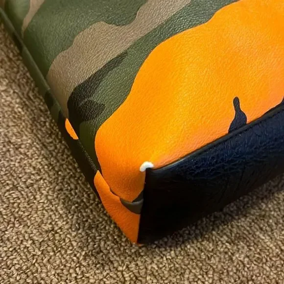 Large Coach in Camouflage ShoulderBag - Picture 14 of 15